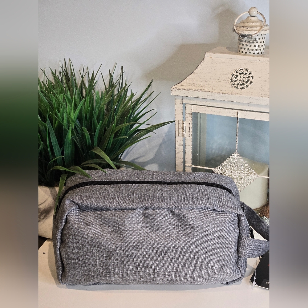 Levi's Gray Mens Toiletry Bag - Picture 3 of 3